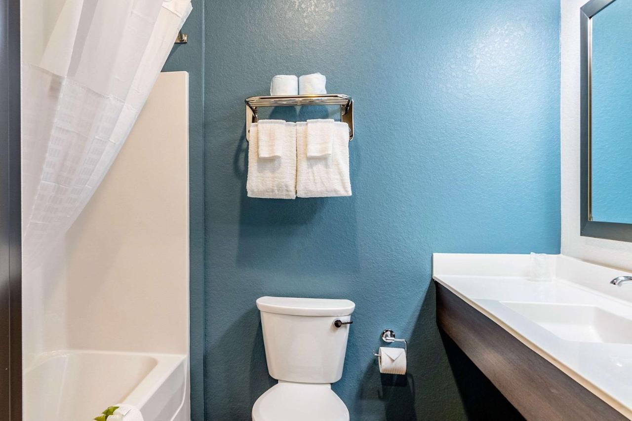 Woodspring Suites Naples Golden Gate Eksteriør billede