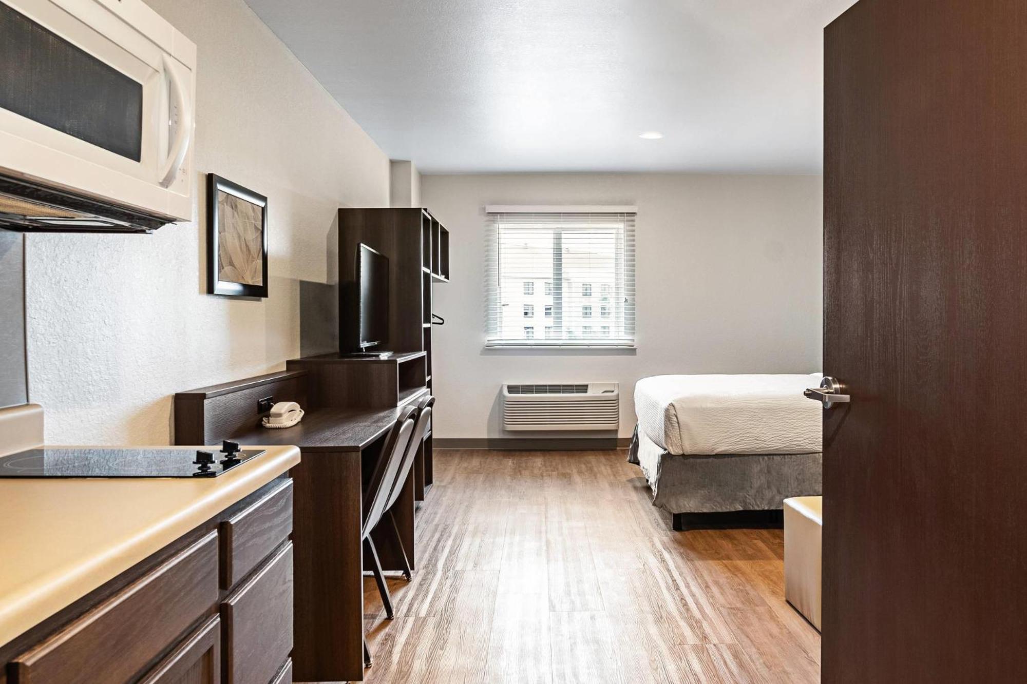 Woodspring Suites Naples Golden Gate Eksteriør billede